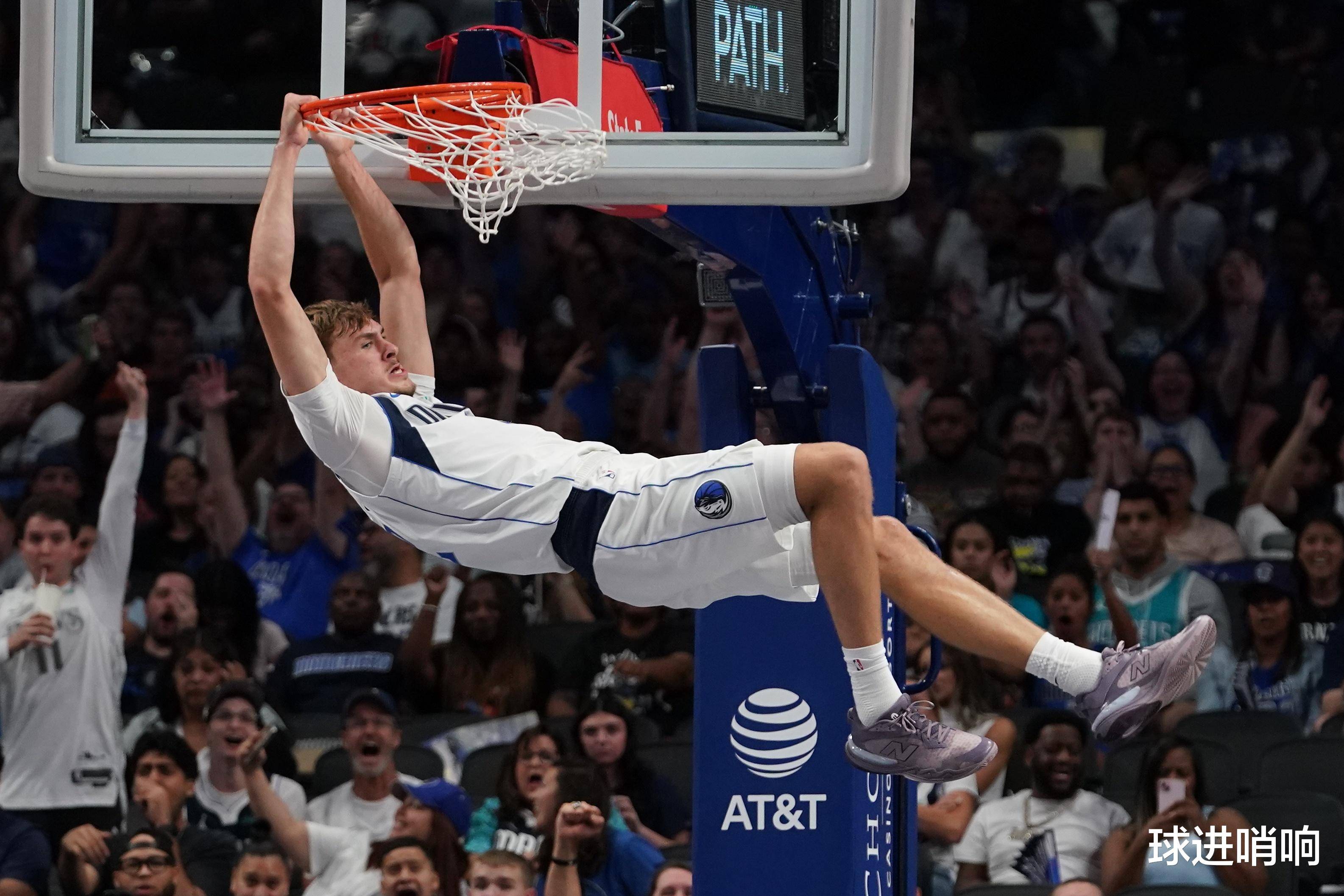 包含赛地聚焦——全明星赛今晚热度飙升，山东男篮篮板制胜，质疑声仍在，阵容厚度经受考验的词条