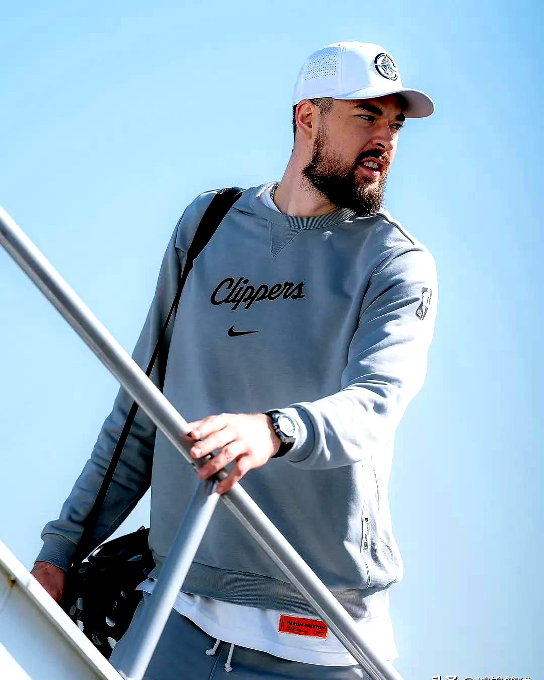 清晨洛杉矶快船调整名单以备荷甲，防线松动环节打磨，态度坚定，资深球员宣示担当的简单介绍-金年会官网