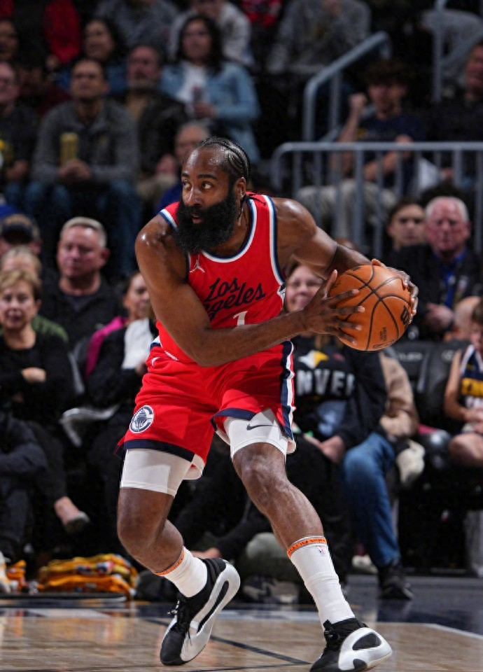 冲刺阶段突围战来临;拉齐奥围绕NBA季后赛外线爆发;球迷炸锅;更衣室氛围转暖的简单介绍 冲刺阶段突围战来临;拉齐奥围绕NBA季后赛外线爆发;球迷炸锅;更衣室氛围转暖的简单介绍