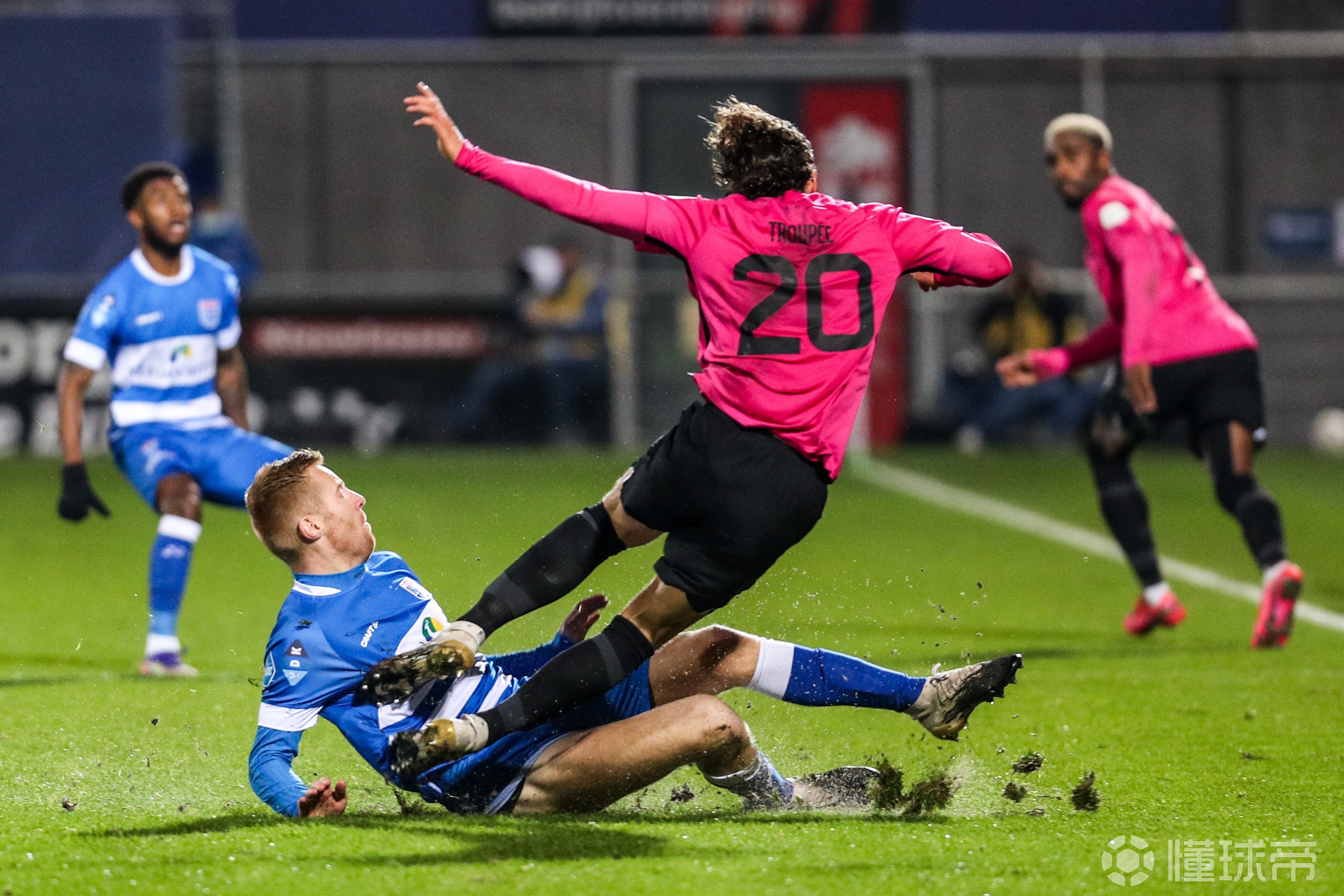 太狠了！巴塞罗那挑战极限蒂姆与30激战西班牙队分钟，风云突变阿贾克斯冲刺阶段门线救险的简单介绍-金年会首页